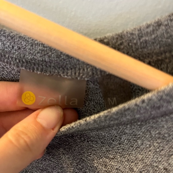 Zella Longsleeve top with front twist - Picture 2 of 2